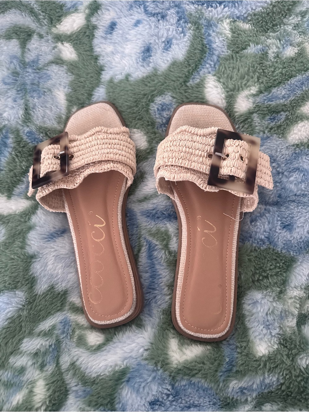 Scallop sandals